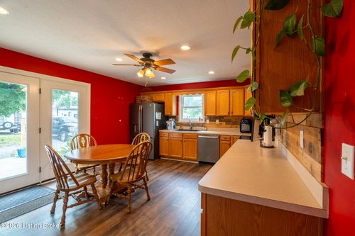 1701 Dawkins Rd, La Grange, KY, 40031-9717 | Card Image