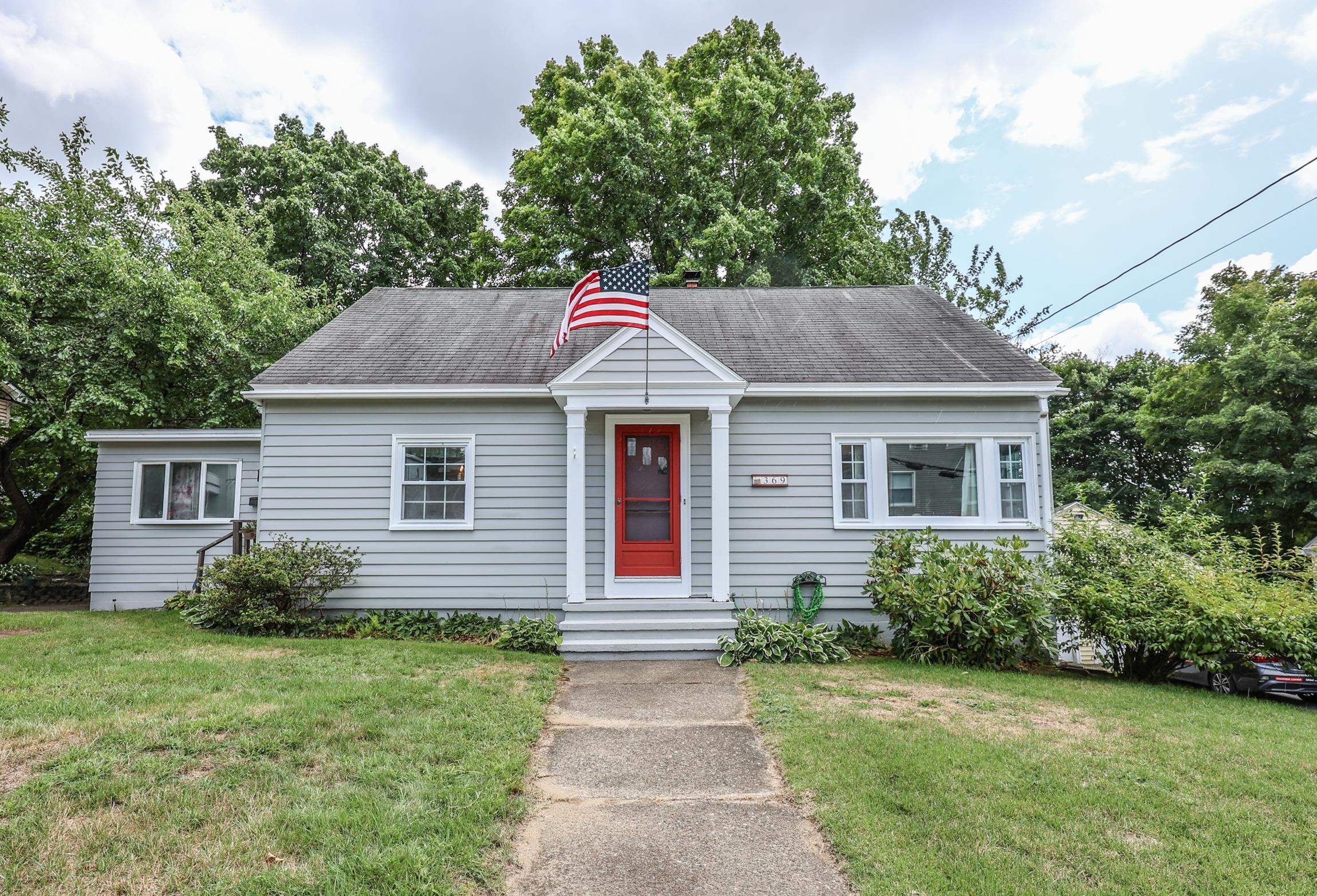 Lowell St, Manchester, NH 03104