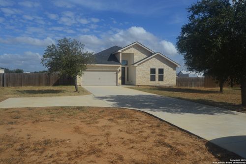 153 W Medium Meadow Dr, Lytle, TX, 78052-3985 | Card Image