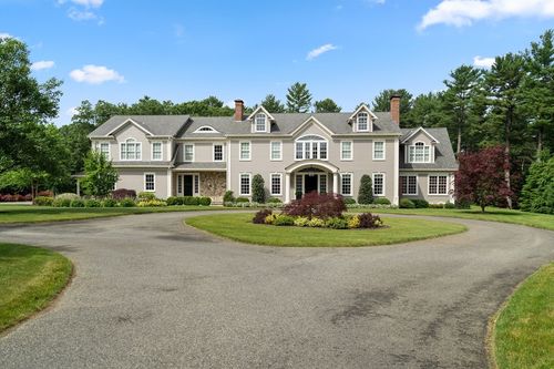 540 Harland St, Milton, MA, 02186-5216 | Card Image