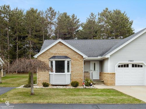 7262 Lakeshore Rd, Lakeport, MI, 48059-1942 | Card Image