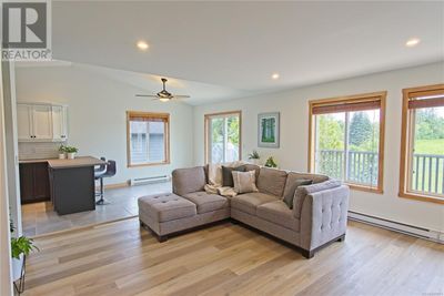 374 Pacific Cres, House other with 5 bedrooms, 3 bathrooms and 3 parking in Ucluelet BC | Image 2