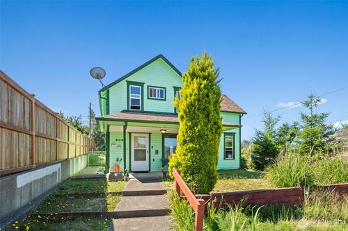 806 California St, Raymond, WA, 98577-9642 | Card Image