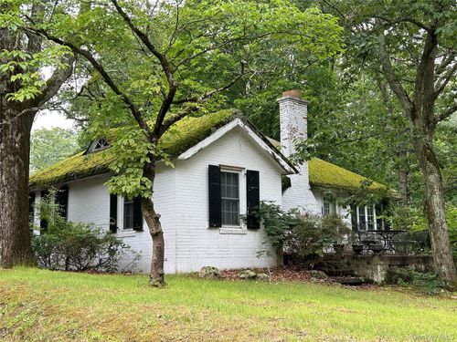 32 Hillside Rd, Stony Brook, NY, 11790-1019 | Card Image
