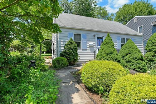 725 Millbrook Rd, River Edge, NJ, 07661-1409 | Card Image