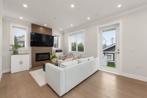 2876 Clark Dr, Vancouver, BC, V5N0E9 | Card Image