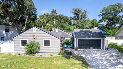1637 2nd Ave N, Jacksonville Beach, FL, 32250-2731 | Card Image
