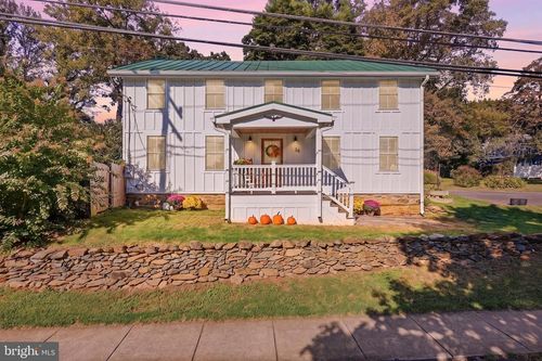 36 Main St, ROUND HILL, VA, 20141-2411 | Card Image