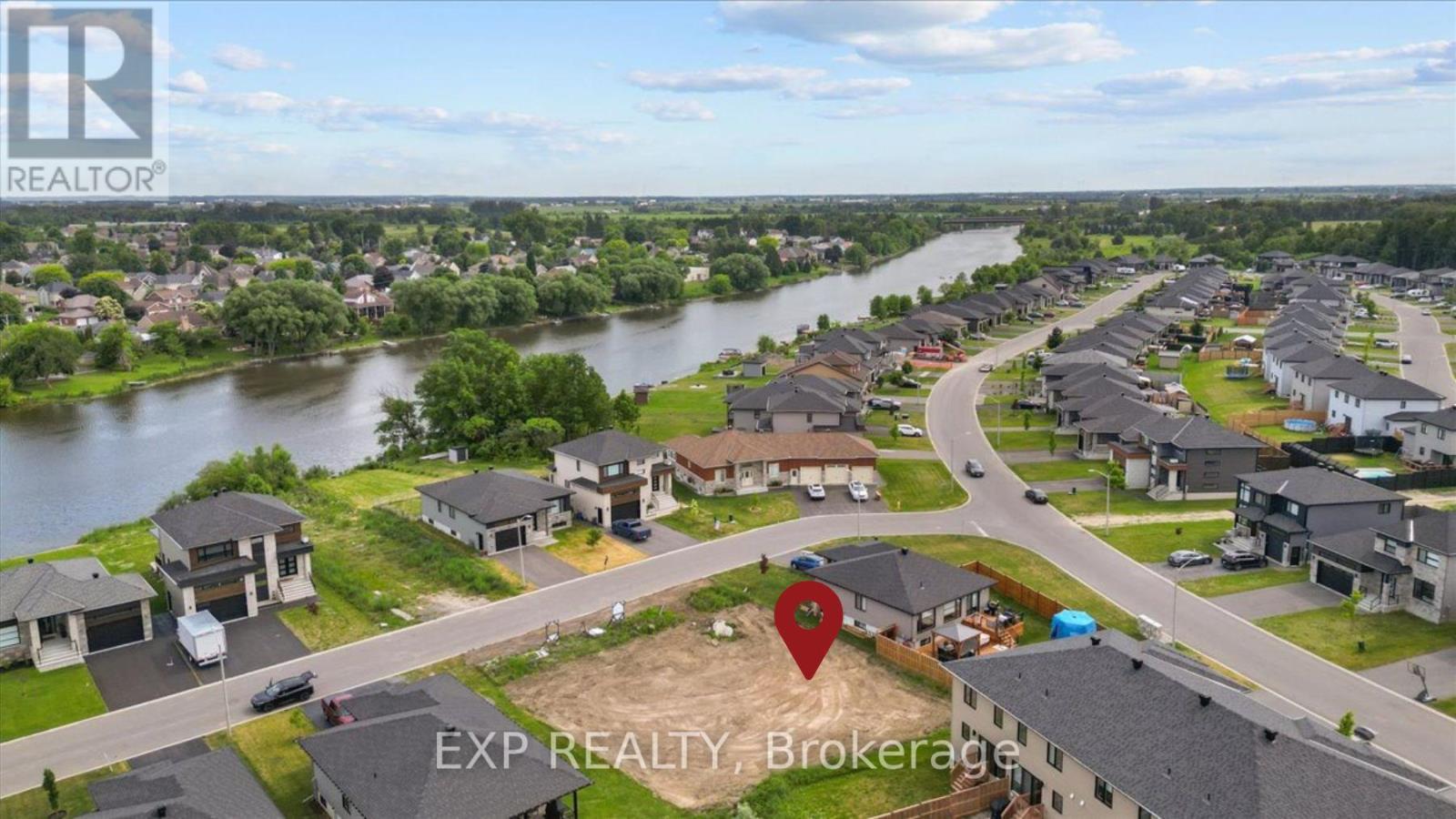 Land in Casselman