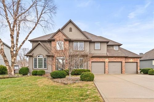 5821 Ne Coral Dr, Lee's Summit, MO, 64064-1169 | Card Image