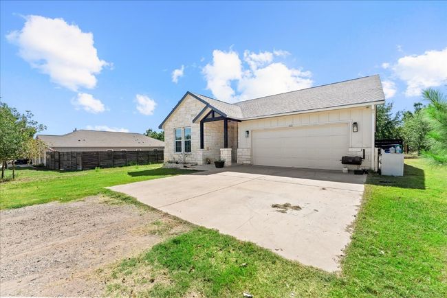 113 Tonkawa Dr, House other with 3 bedrooms, 2 bathrooms and 2 parking in Paige TX | Image 10