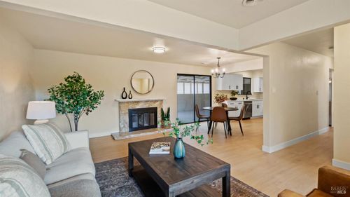 65 Arlington Dr, Petaluma, CA, 94952-2245 | Card Image