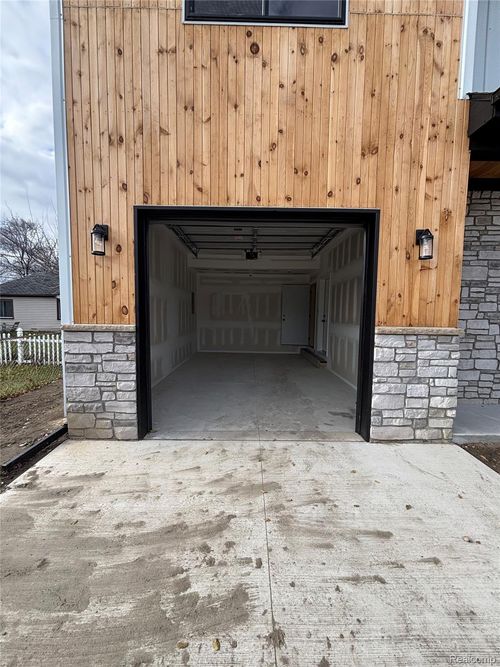 27095 Lawnwood St, Roseville, MI, 48066-3012 | Card Image