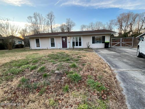 130 Tanglewood Dr, Jacksonville, NC, 28540-3956 | Card Image