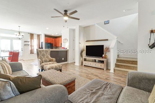 41 8th Ave, Bluffton, SC, 29910-7675 | Card Image