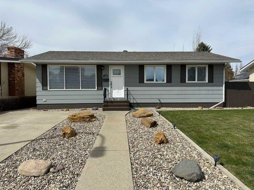 1100 25th Street N, Home with 4 bedrooms, 2 bathrooms and 2 parking in Lethbridge AB | Card Image