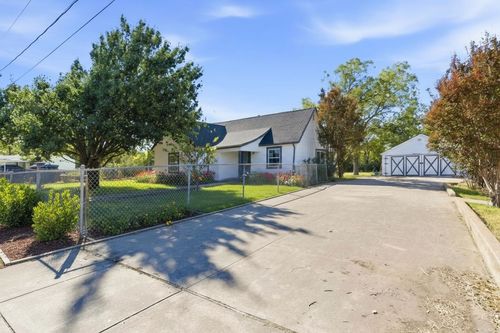 3229 Meadow Oaks Dr, Haltom City, TX, 76117-3722 | Card Image