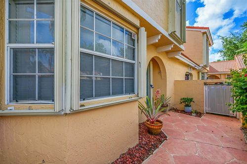 5-11353 Lakeview Dr, Coral Springs, FL, 33071-6331 | Card Image