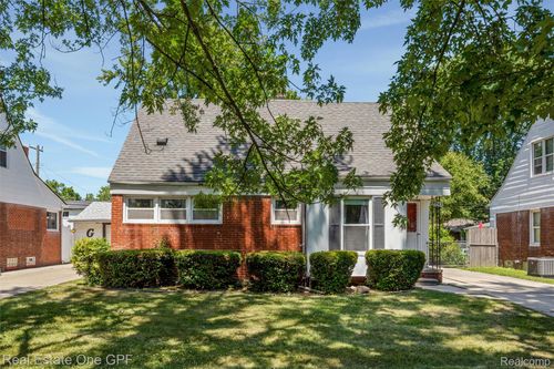 19943 Lancaster St, Harper Woods, MI, 48225-1629 | Card Image