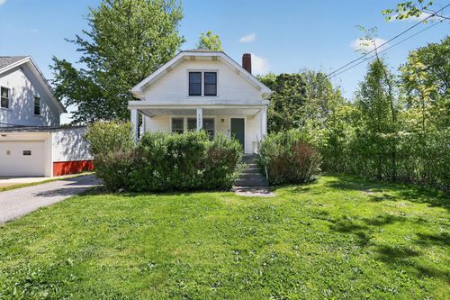 1537 E 214th St, Euclid, OH, 44117-1517 | Card Image