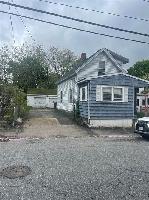 80 Manchester St, Lowell, MA, 01852-4527 | Card Image