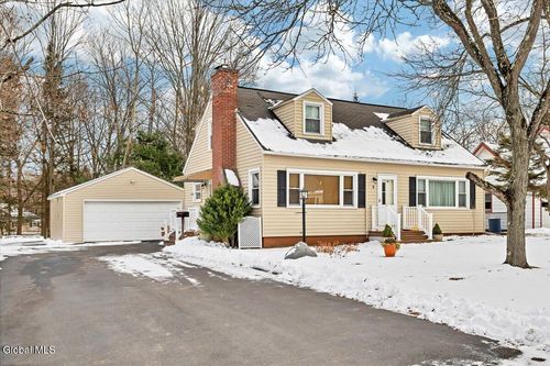 9 Kevin Ln, East Greenbush, NY, 12061-2716 | Card Image