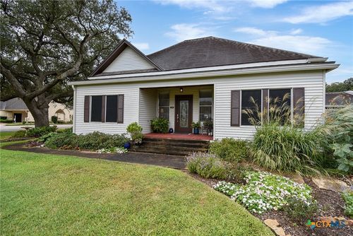 401 Fahrenthold St, El Campo, TX, 77437-4307 | Card Image