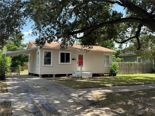 624 E Kenedy Ave, Kingsville, TX, 78363-5775 | Card Image