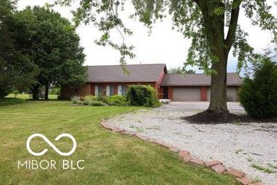 5688 E Us Highway 40, House other with 4 bedrooms, 3 bathrooms and null parking in Plainfield IN | Image 2