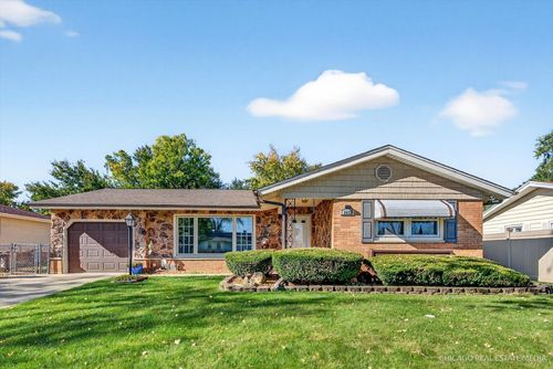 1052 Maple Ln, Elk Grove Village, IL, 60007-4534 | Card Image