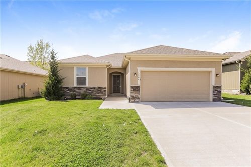 1504 Ne Jaclyn Dr, Grain Valley, MO, 64029-7814 | Card Image