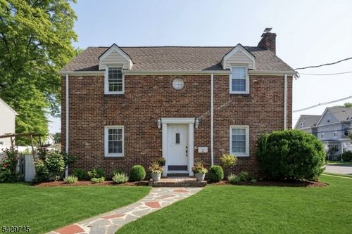 2 Lloyd Pl, Belleville, NJ, 07109-2522 | Card Image
