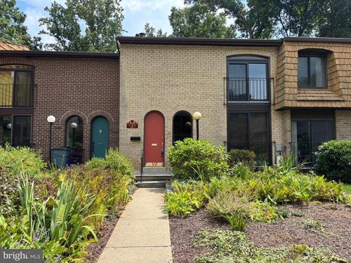 8022 Inverness Ridge Rd, POTOMAC, MD, 20854-4011 | Card Image