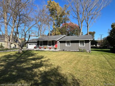 3048 Mayfield Street, Home with 3 bedrooms, 1 bathrooms and null parking in Port Huron Twp MI | Image 3