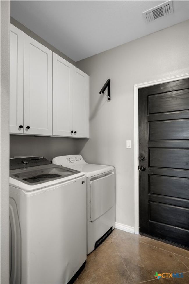 211 Amberglow Ct, House other with 3 bedrooms, 2 bathrooms and null parking in Victoria TX | Image 15