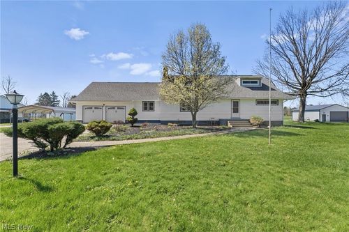 4423 Broadway Avenue Ne, Louisville, OH, 44641 | Card Image