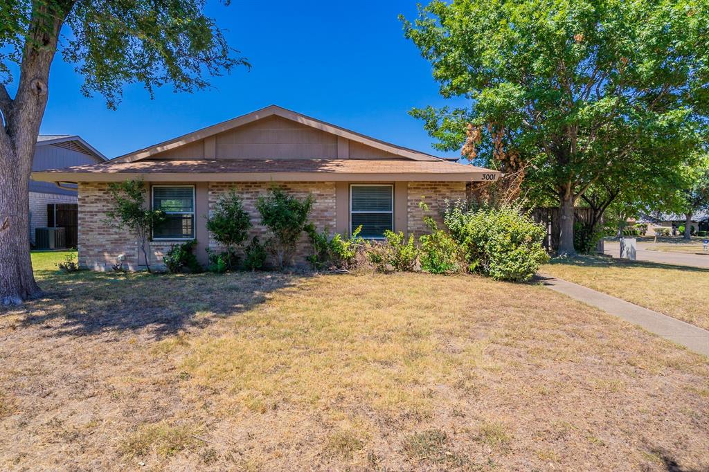 Longbow Dr, Garland, TX 75044