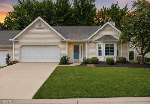 421 Pebblebrook Dr, Willoughby Hills, OH, 44094-9175 | Card Image