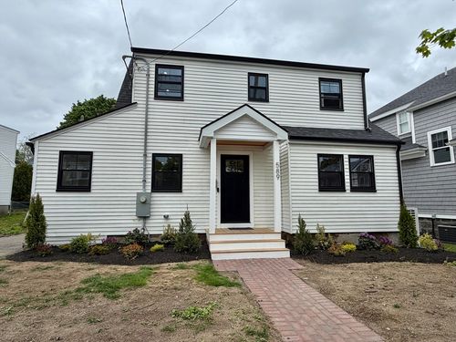 589 Weld St, Boston, MA, 02132-1302 | Card Image