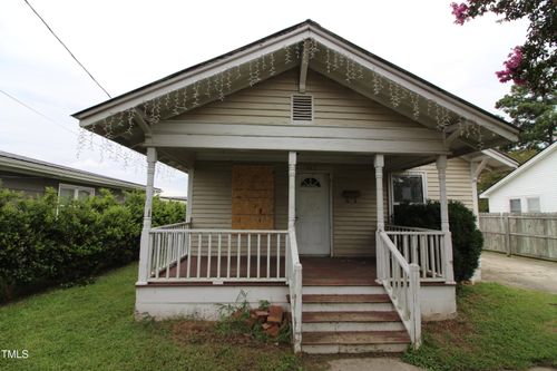 207 W Brocklyn St, Benson, NC, 27504-1827 | Card Image