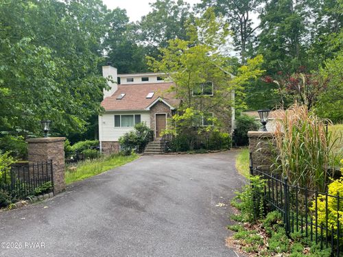 154 Forest Ridge Dr, Hawley, PA, 18428-4002 | Card Image