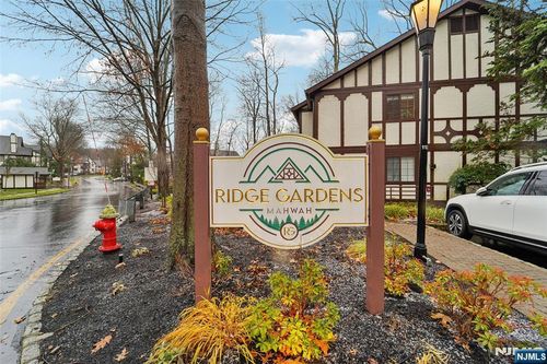 3304 Whittier Ct, Mahwah, NJ, 07430-2302 | Card Image