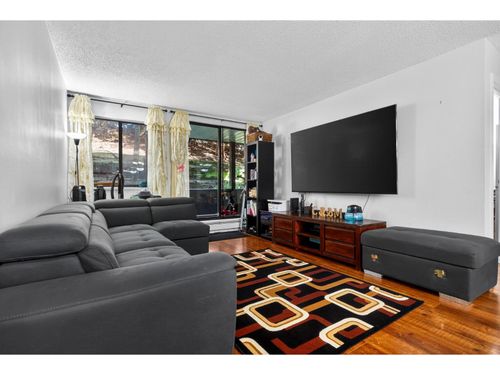 g08-10698 151a St, Surrey, BC, V3R8T5 | Card Image