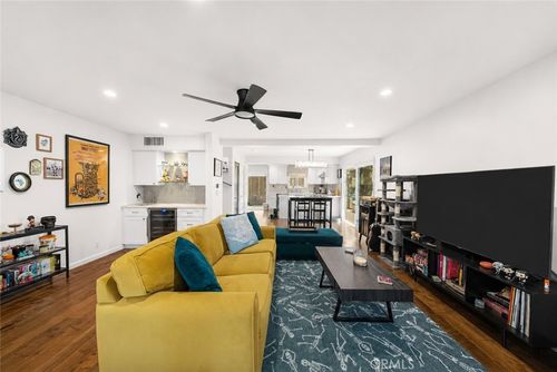612 Wilcox Ave, Los Angeles, CA, 90004-1113 | Card Image