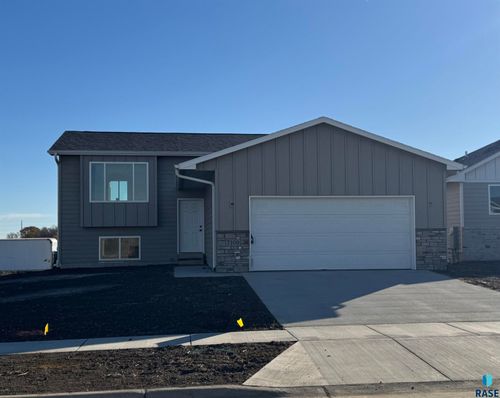 7109 E Syracuse St Street, Sioux Falls, SD, 57110 | Card Image