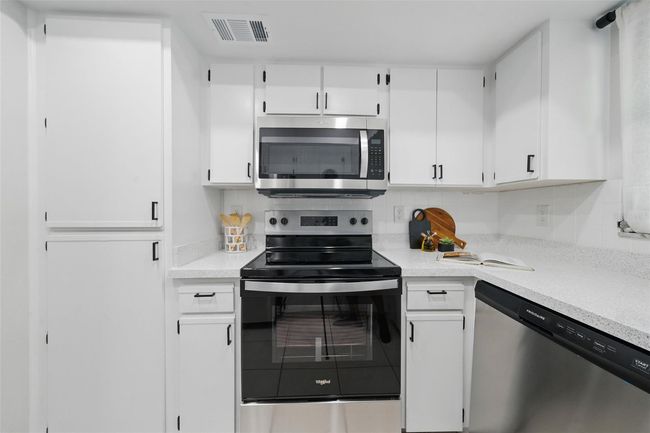 3004 Conifer Dr, Townhouse with 2 bedrooms, 2 bathrooms and null parking in LARGO FL | Image 9