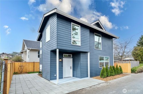 3210 35th Ave S, Seattle, WA, 98144-7002 | Card Image