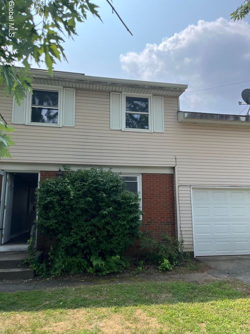 b-5 Bayberry Dr, Latham, NY, 12110-4901 | Card Image