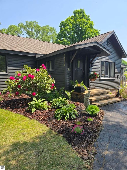 1314/1316 M-75, Boyne City, MI, 49712 | Card Image