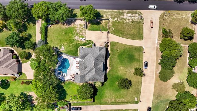 Aerial view of a pool | Image 31